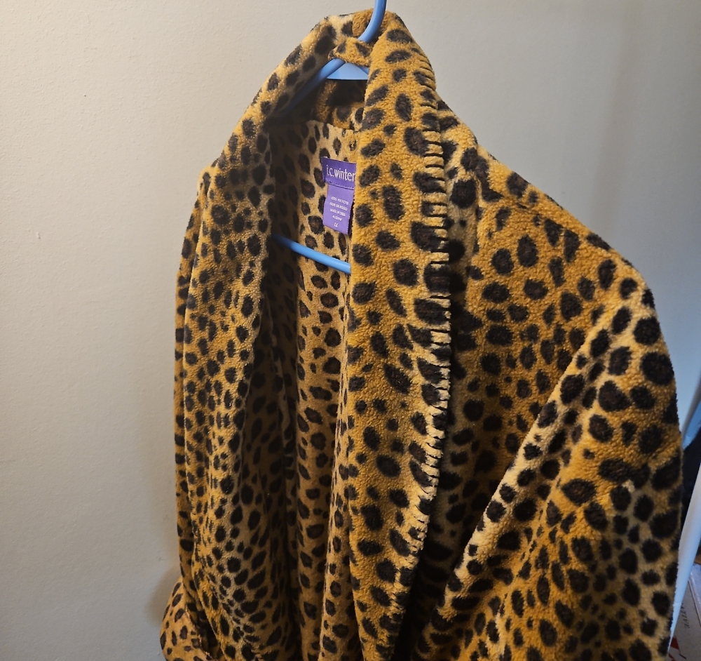 i.c. Winters Leopard-Print Fleece Robe/Coat – Size 1X
Leopard Print Fleece Robe